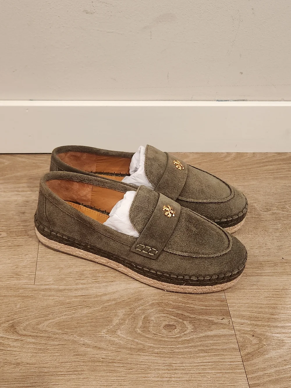 NWT Tory Burch Seaside Olive Green Suede Espradrille Double T Loafers Women's 6